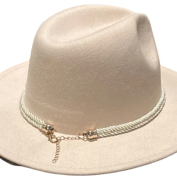 🤍✨Felt Fedora Hat- Cream/Light Beige w/ Gold Rhinestone Chain Band – MSRP $58 - Picture 3 of 5